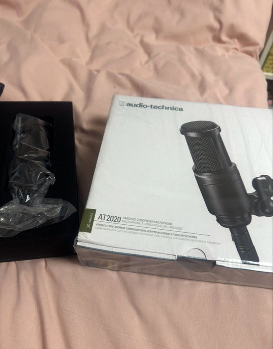 Микрофон Audio-Technica AT2020