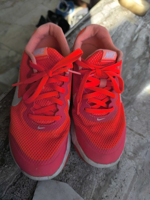 Дамски маратонки Nike