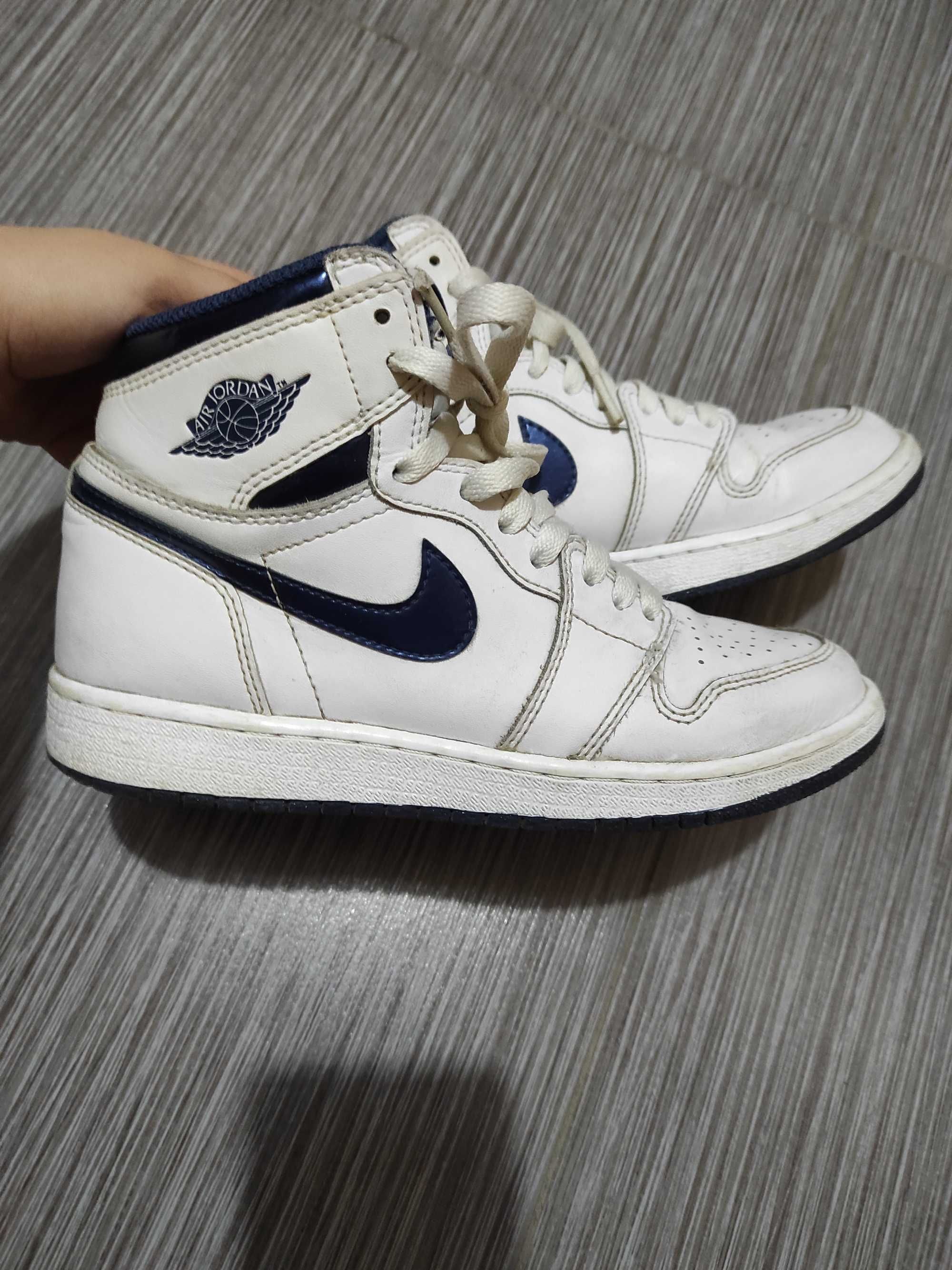 Jordan 1 Retro Metallic Navy