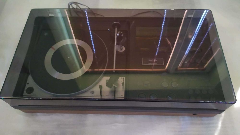 Немски радиограмофон WEGA-3229 ОТ ЕДНО ВРЕМЕ 1974г в отлично състояние