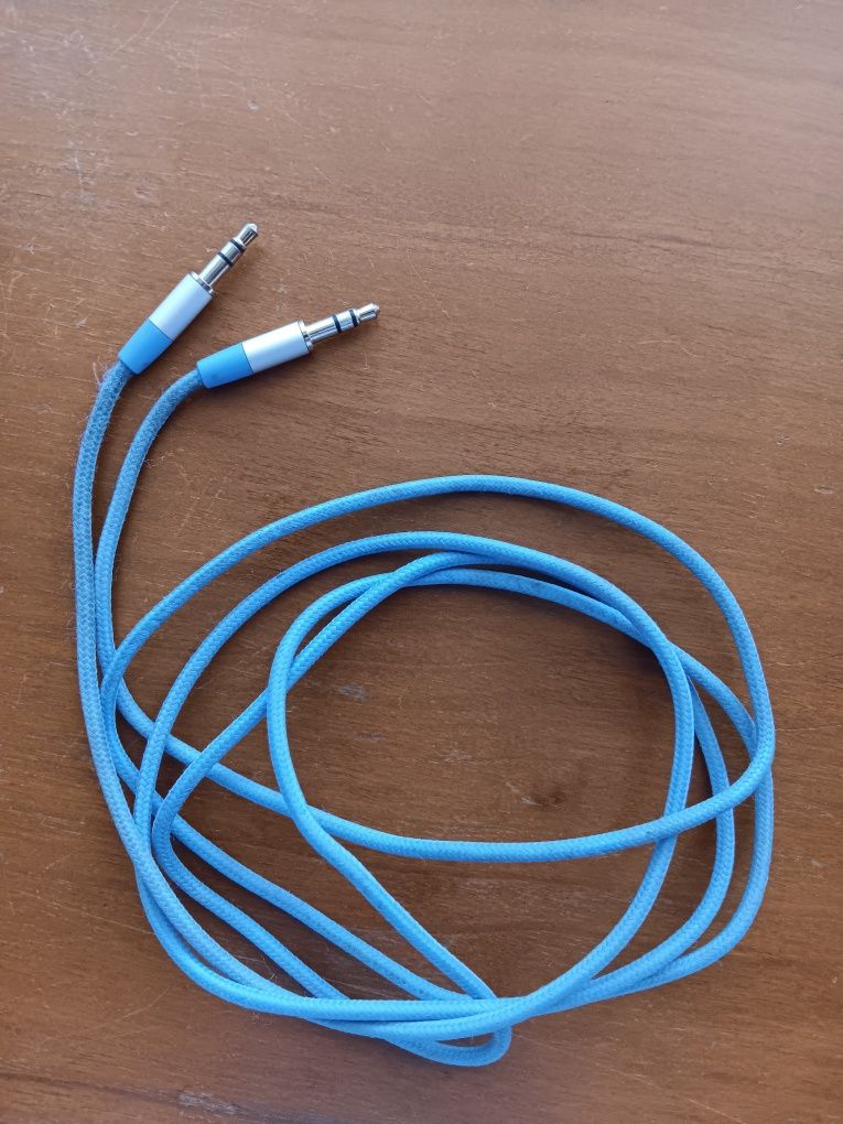 Cablu date micro usb și cablu casti sistem audiu