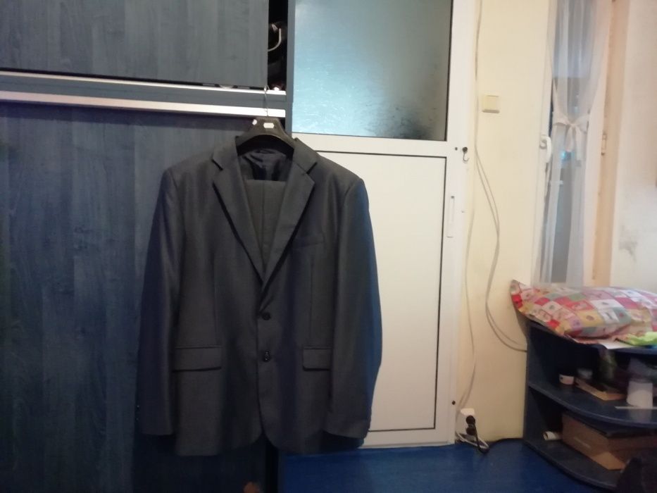 продавам мъжки костюми размер Л/ХЛ