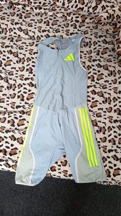 Compleu Adidas.