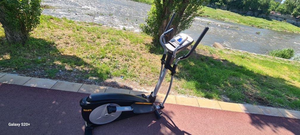 Немско Елиптичният велосипед NordicTrack Strider 450