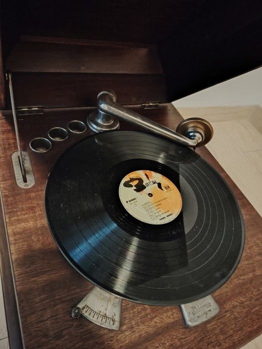 Patefon,gramola de la 1900 original ,impecabil,functional ,bine conser