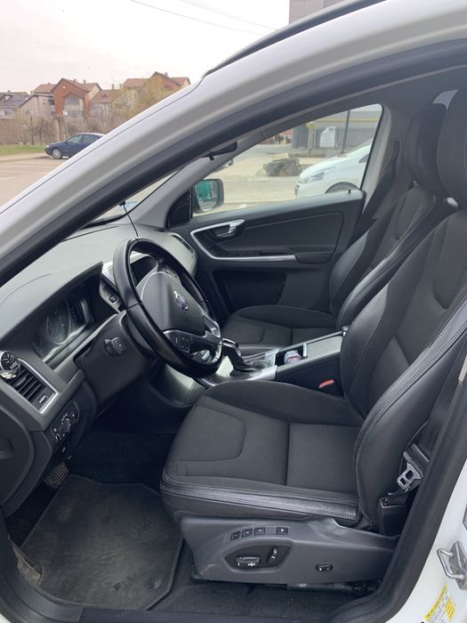 Volvo XC60 T5 - cutie automata