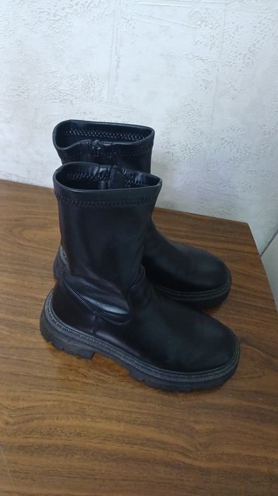 Продам кожаные женские сапоги