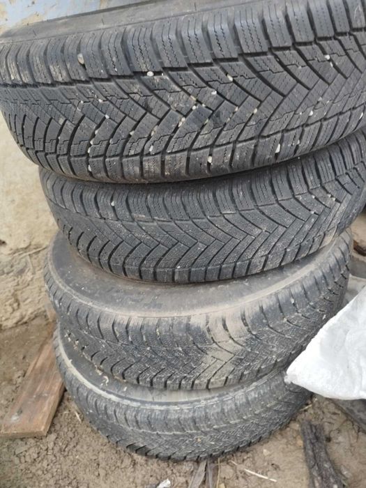 Vand roti r14 cu cauciucuri de iarna in stare foarte buna