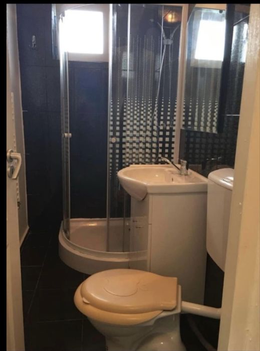 Inchiriez apartament cu 2 camere onesti