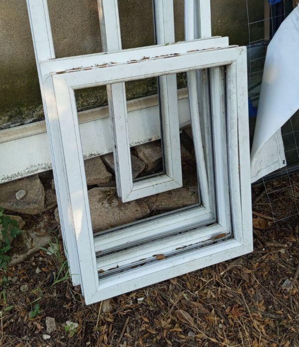 Чисто нова пвц дограма , без стъклопакет.