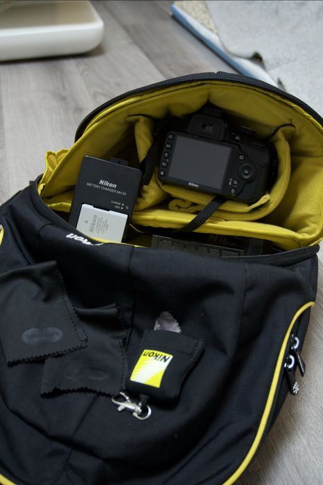 Nikon D3200 + Obiectiv 18-55mm VR II + Accesorii Complete