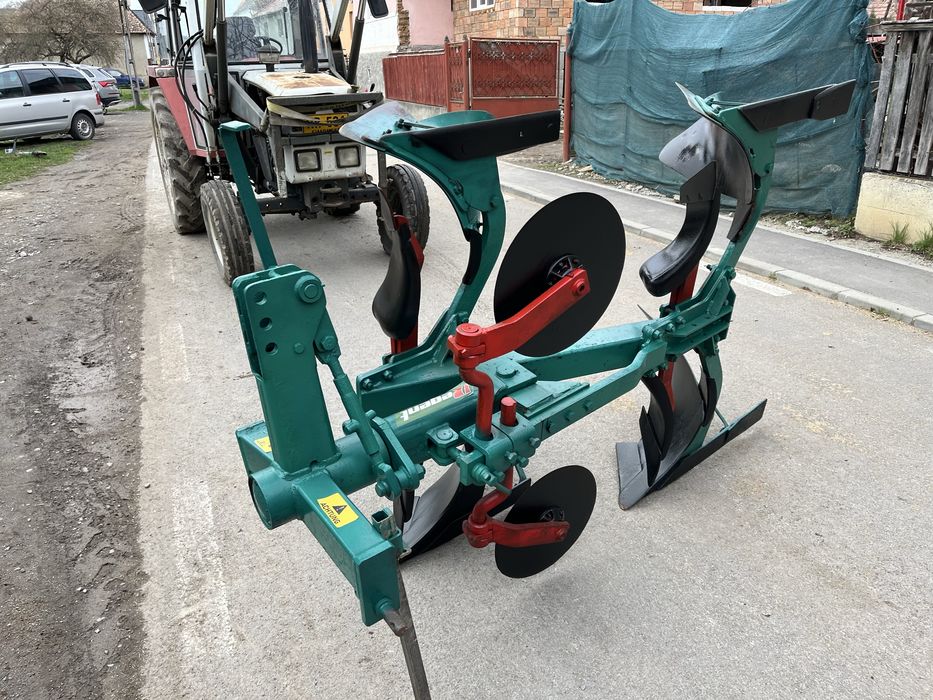 Plug reversibil dupa tractor