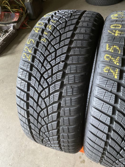 Anvelope iarna 225/40/19 Goodyear Ultra Grip Performance 225 40 19 R19