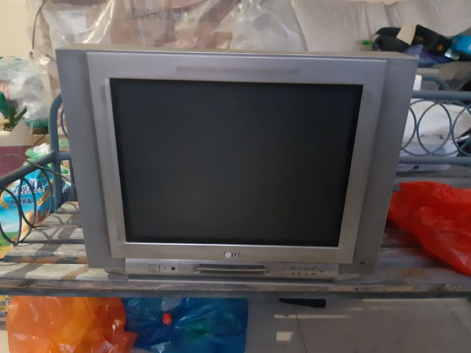 Телевизор LG старый и ресивер.