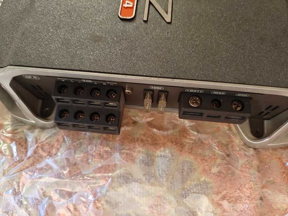 Колони Focal усилвател Hertz плеър Alpine чейнджър Alpine кабели