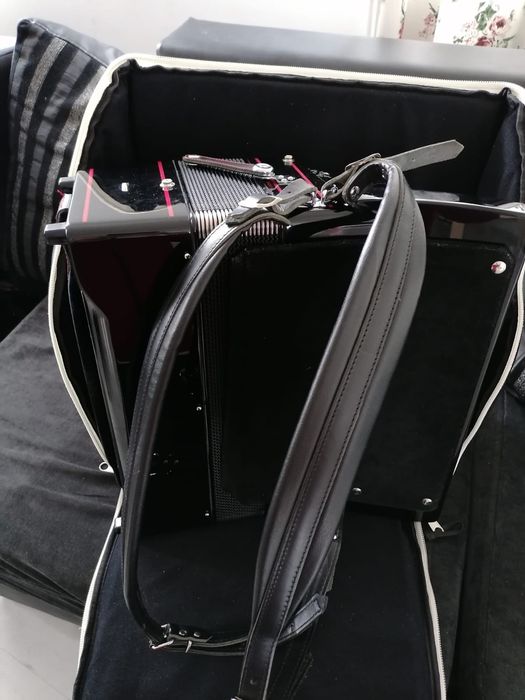 Vând acordeon nou Zupan alpe III 72/ M