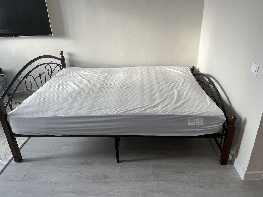 Продам кровать двухспальный