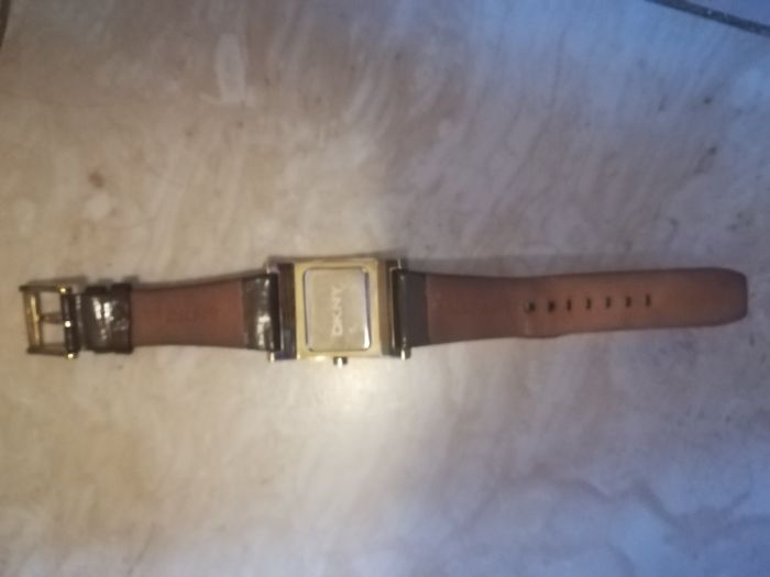 дамски часовник Fosil, Armani и DKNY