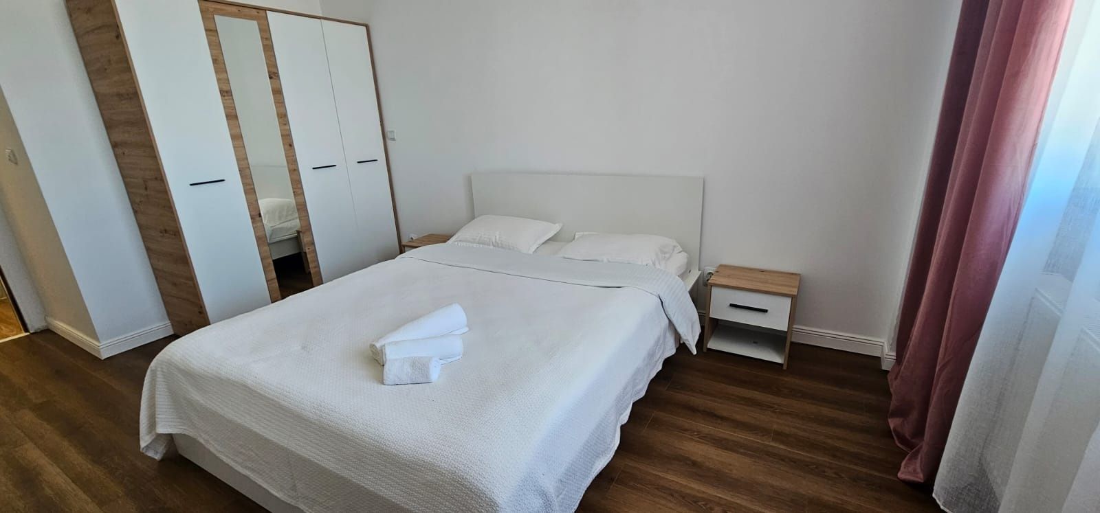 Închiriez apartament 3 camere