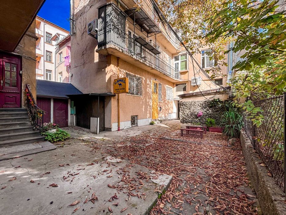 Продава се Тристаен апартамент в София, Оборище - 80 кв.м за 10 €/кв.м - Снимка #1