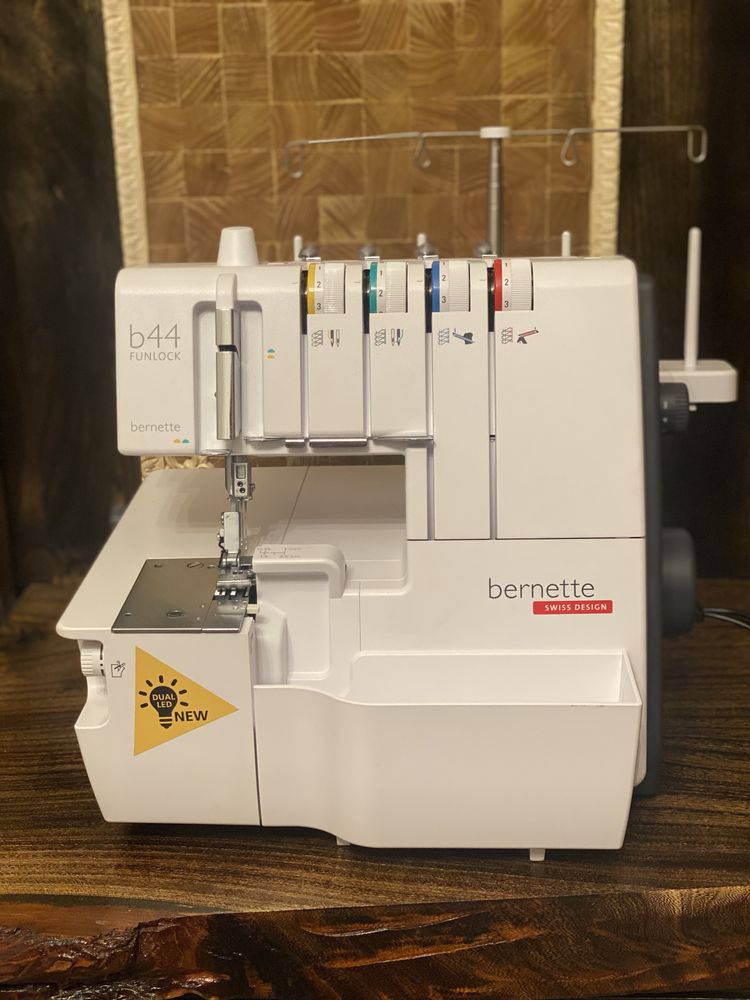 Оверлок Bernina Bernette Funlock B44