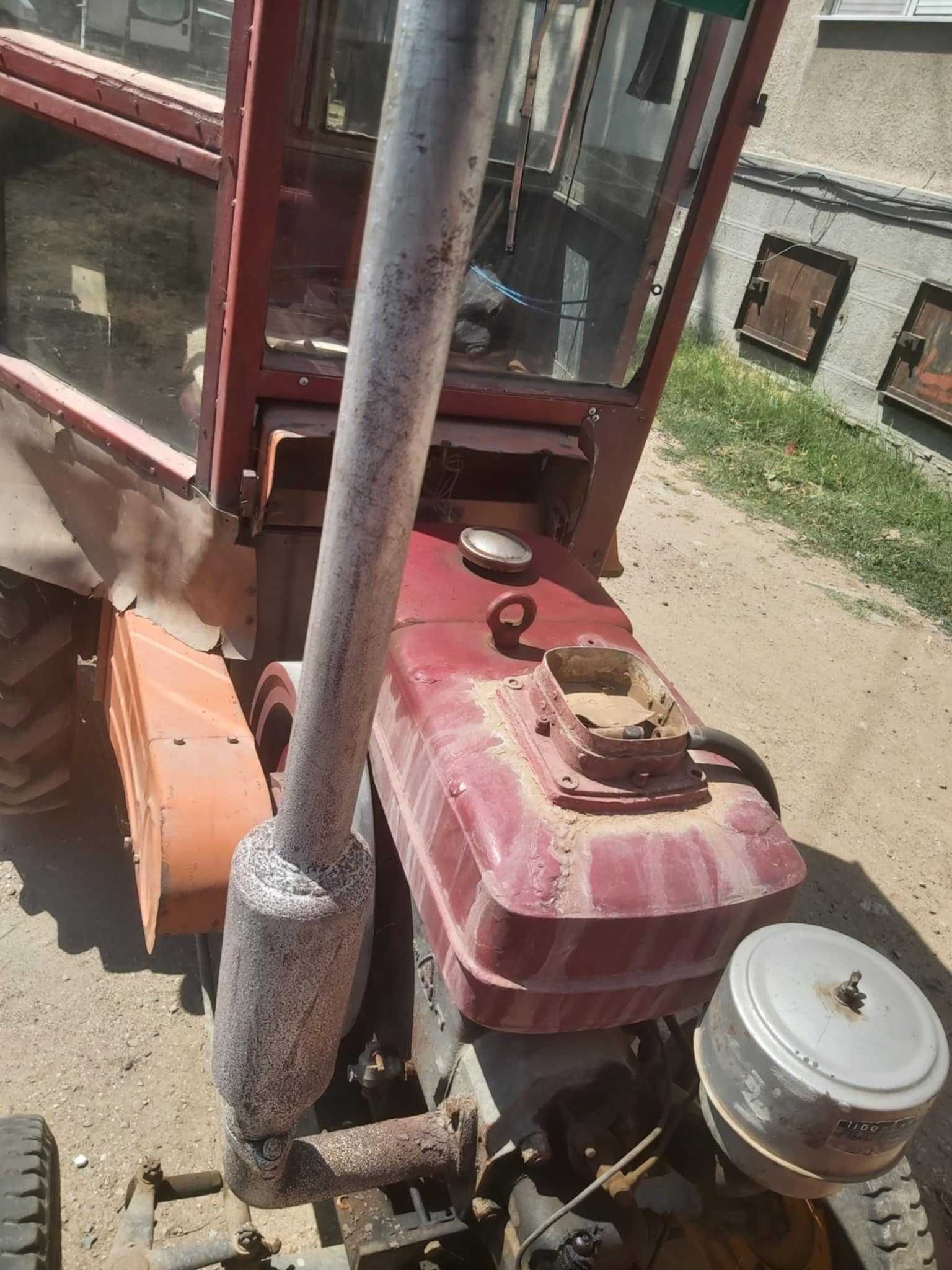 Трактор малък руски