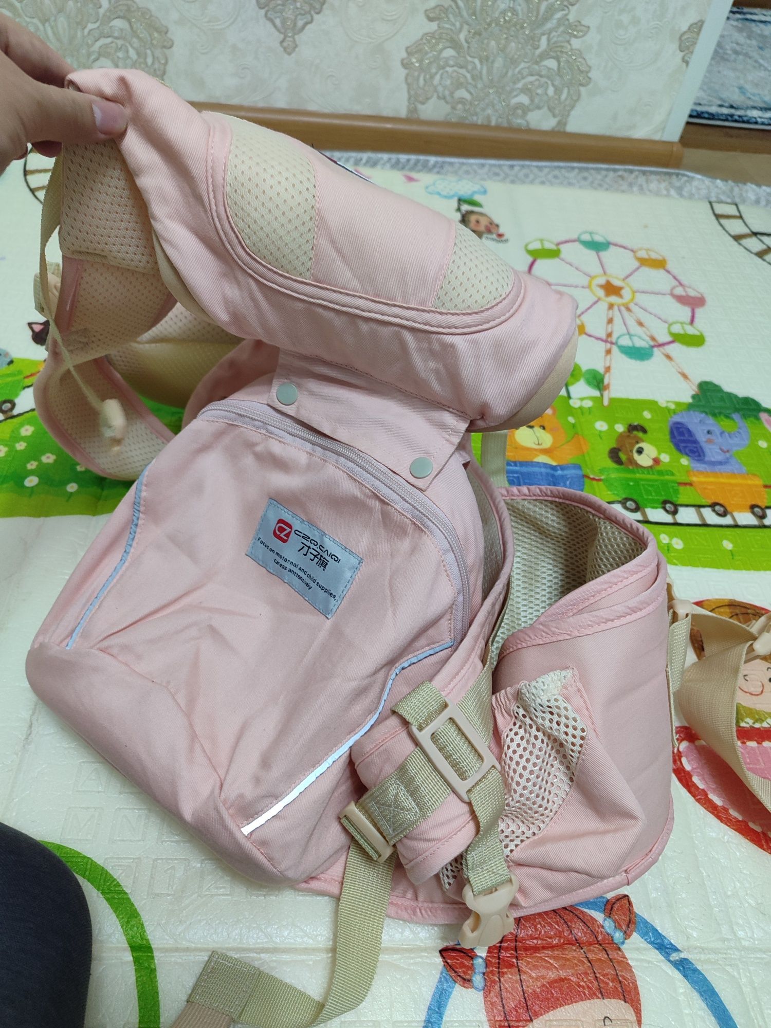 Продам кингуру для девочки