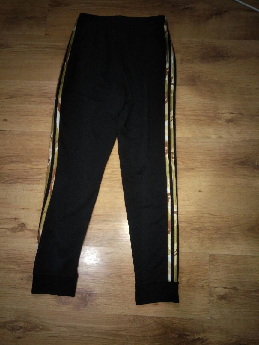 Pantaloni de trening Adidas mărimea S