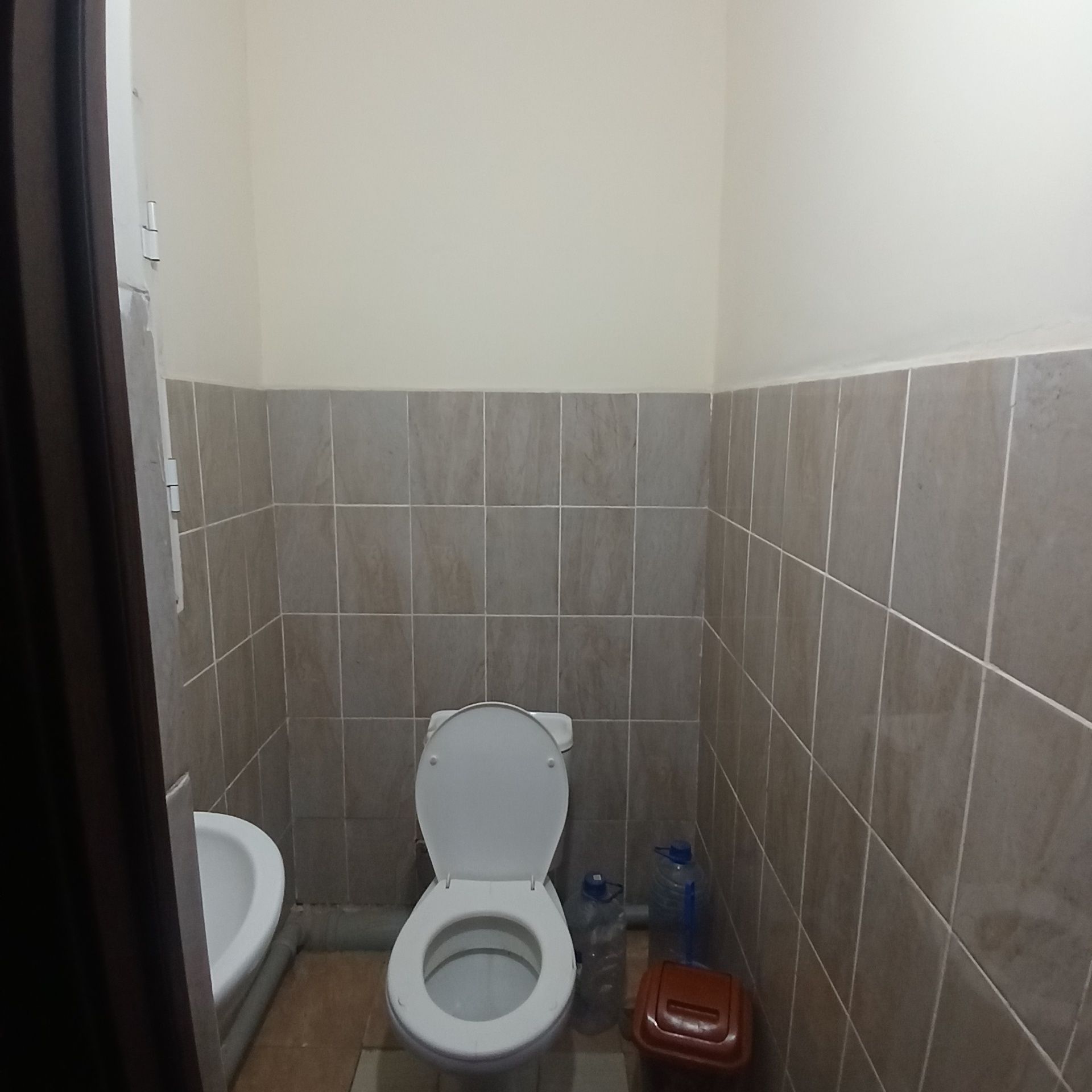 IJARAGA 3 XONALIK 1  QAVATDA UY ,uy faqat oilaga beriladi .yashil bozo