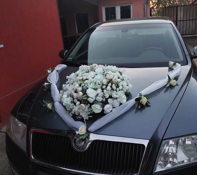 Aranjament din flori pentru masina