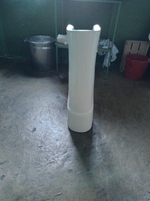 Vând chiuveta cu picior