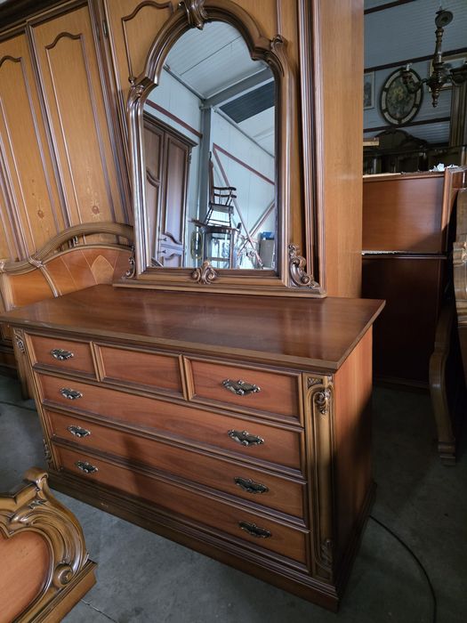 Dormitor complet din lemn k nou imp Italia Pat noptiere dulap