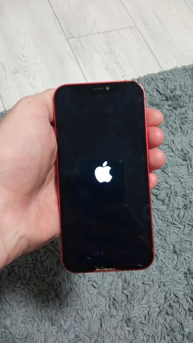 iPhone 12 Червен