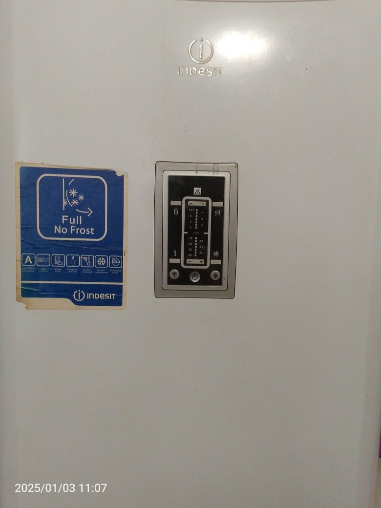 Продается б/у холодильник индезит
