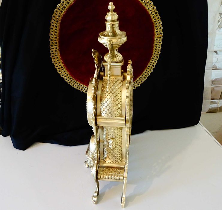 Бронзов каминен часовник 2.7 кг.,ангели,барок.