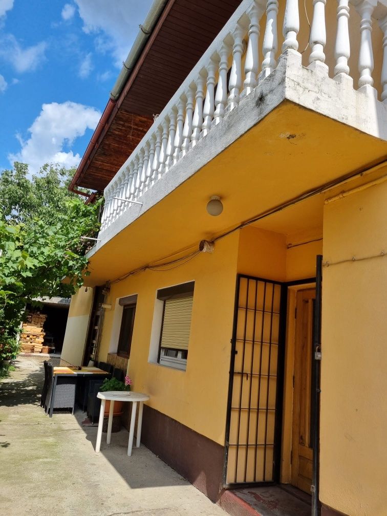 Vând casa P+E și spațiu comercial