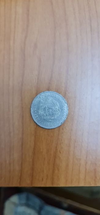 Diverse monede românești și euro