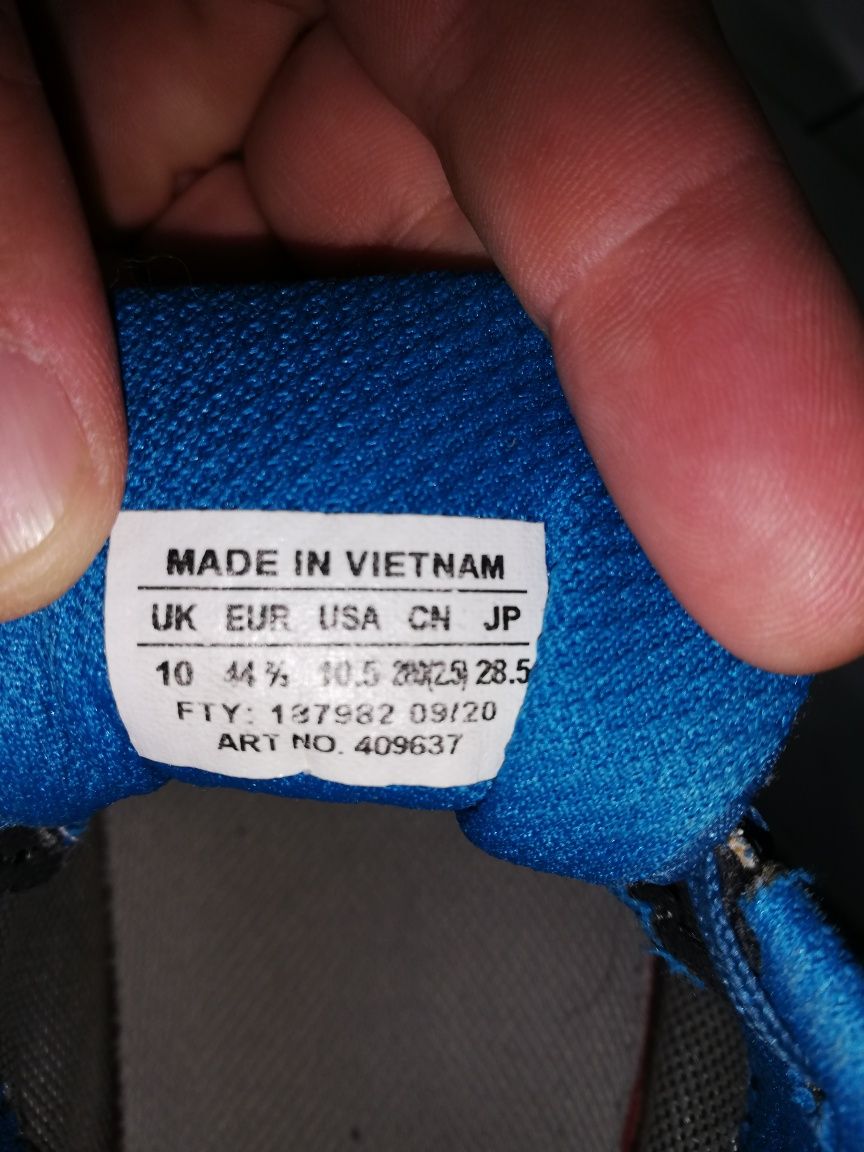 Vand Salomon originali cu membrana de Gore-tex nr 44