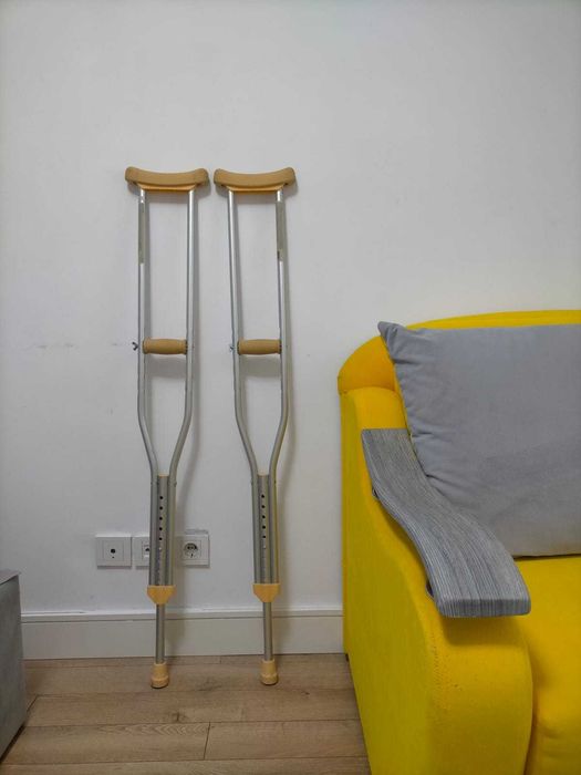 Костыли б/у, регулируются по высоте