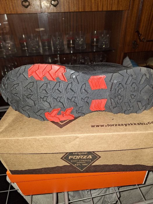 Продавам нови зимни боти