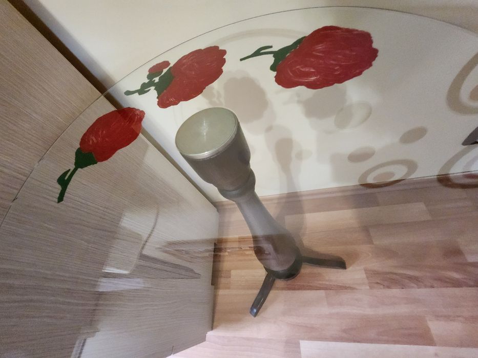 Măsuța de cafea din sticlă