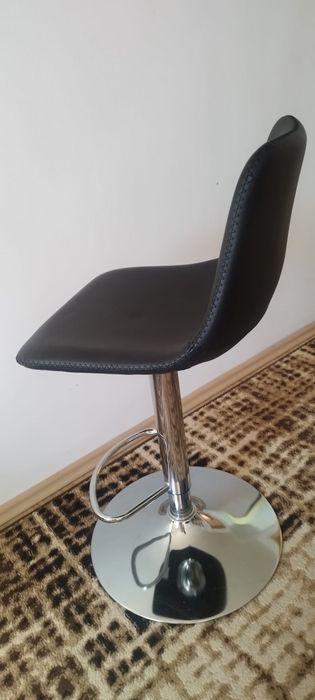 Scaun de bar reglabil NOU, doar montat