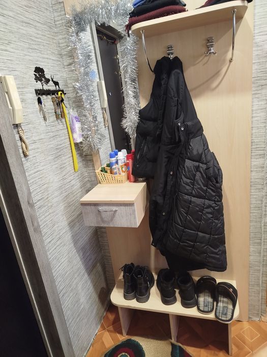 Продам прихожую б/у