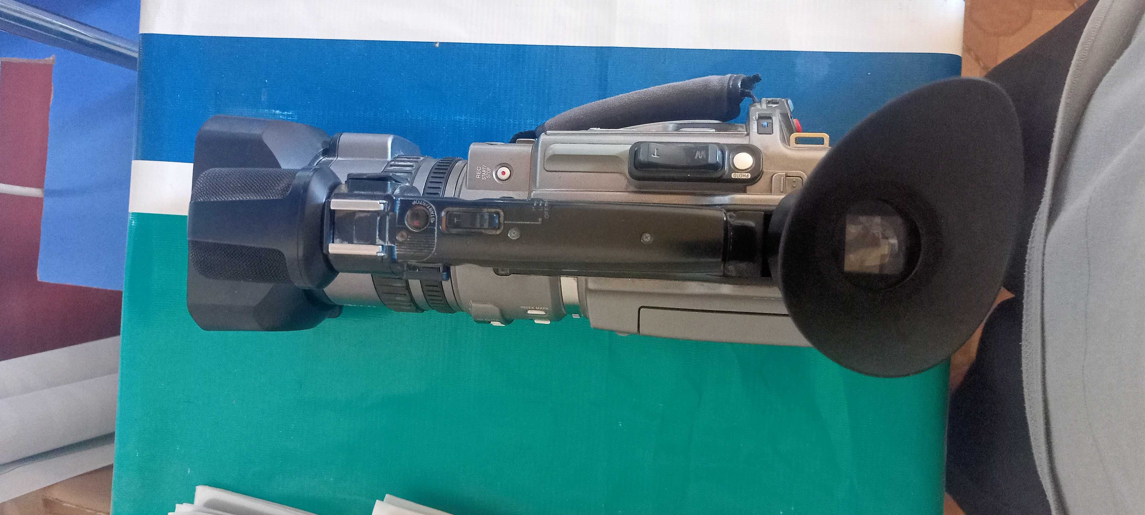 SONY DCR-VX2100E VIDEO APPARAT sotiladi Video kamerachilar uchun
