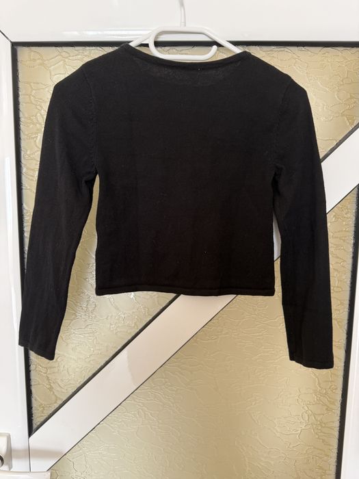 Черна жилетка подходящ за момиче  7/8год с камъчета в предната част