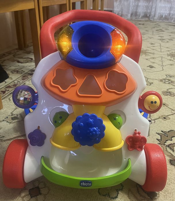 Продам детские ходунки chicco.