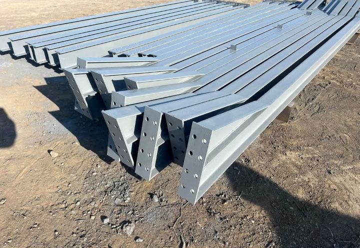 Hală metalică de vânzare, dimensiuni 10x20x4 metri. Structura metalică