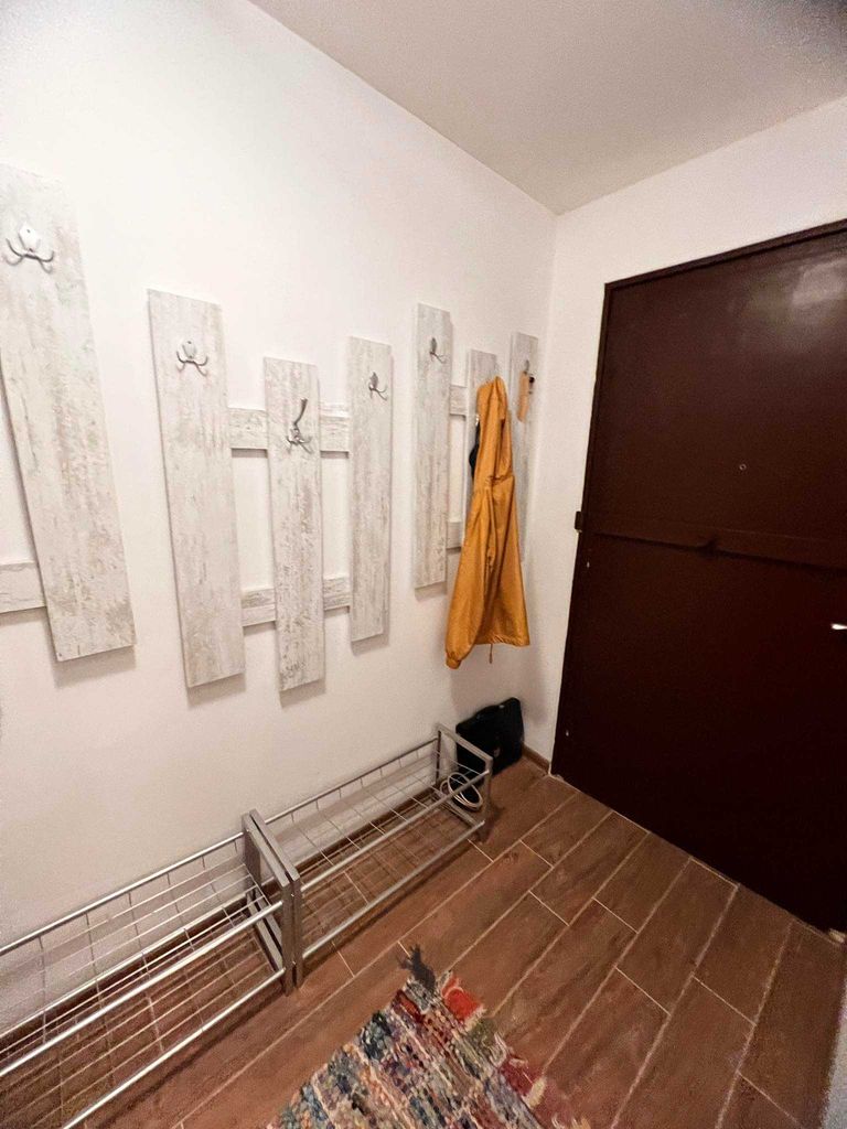 Дава се под наем Тристаен апартамент в София, Гео Милев - 110 кв.м за 700 € - Снимка #2
