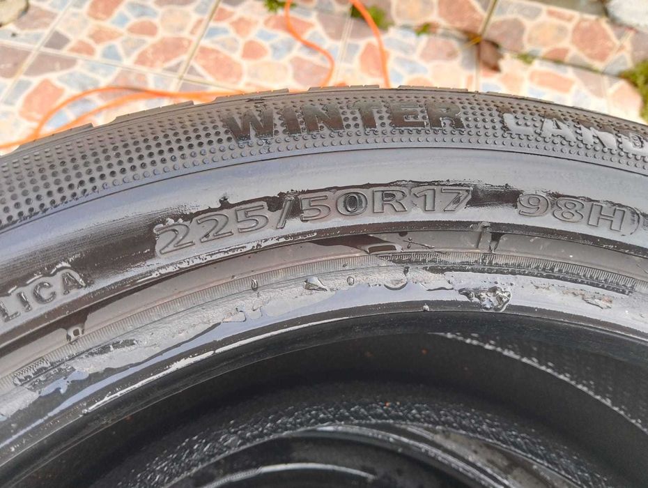 Cauciucuri M+S  225 × 50 × R17