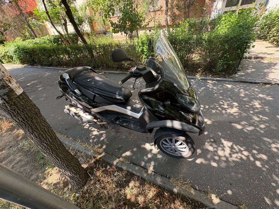 Piaggio mp3 400, se conduce cu categoria B
